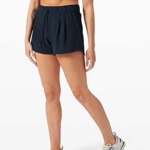 Lululemon stroll at sundown shorts, navy